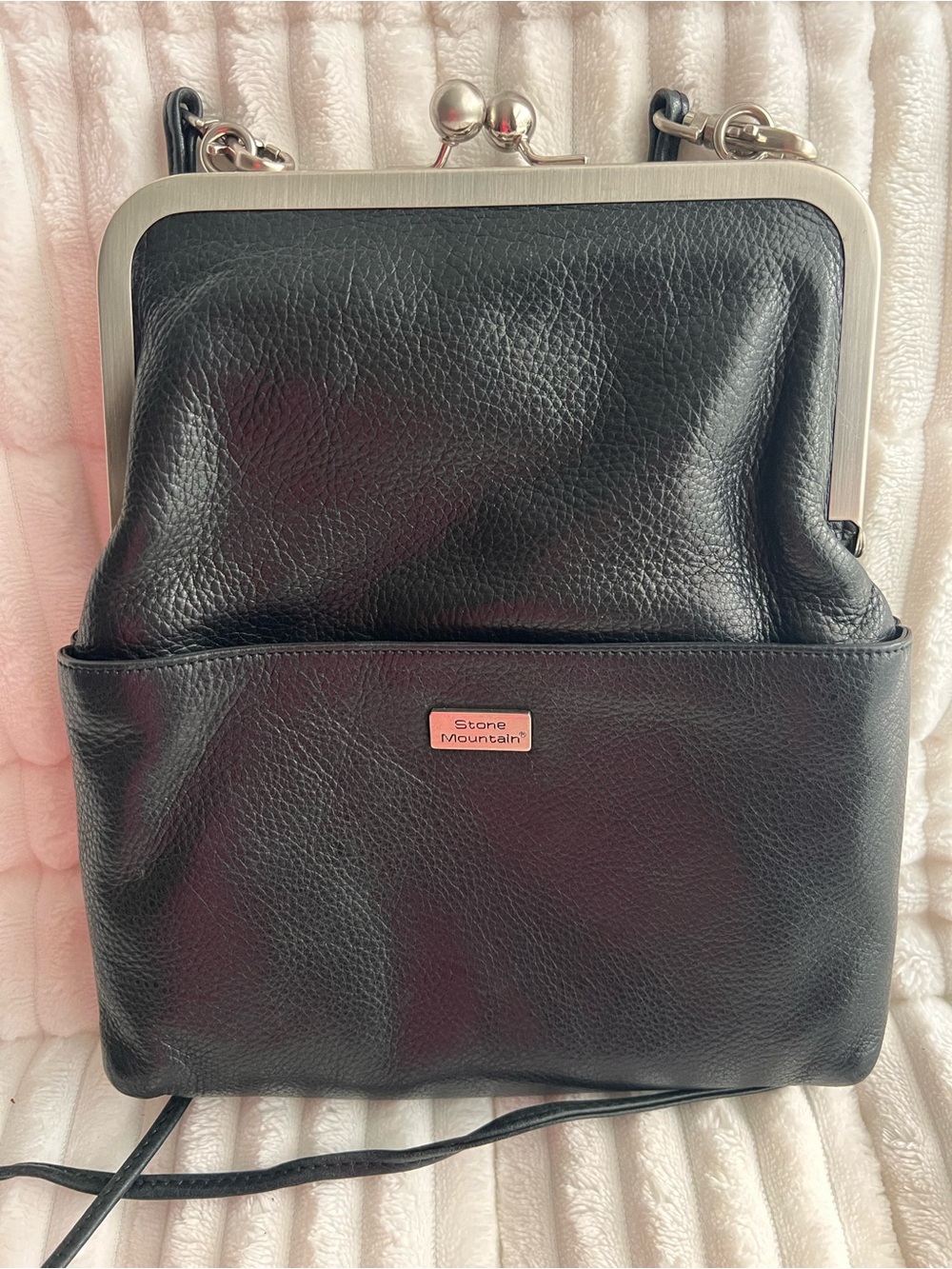 Stone Mountain Black Leather Kiss-Lock Crossbody